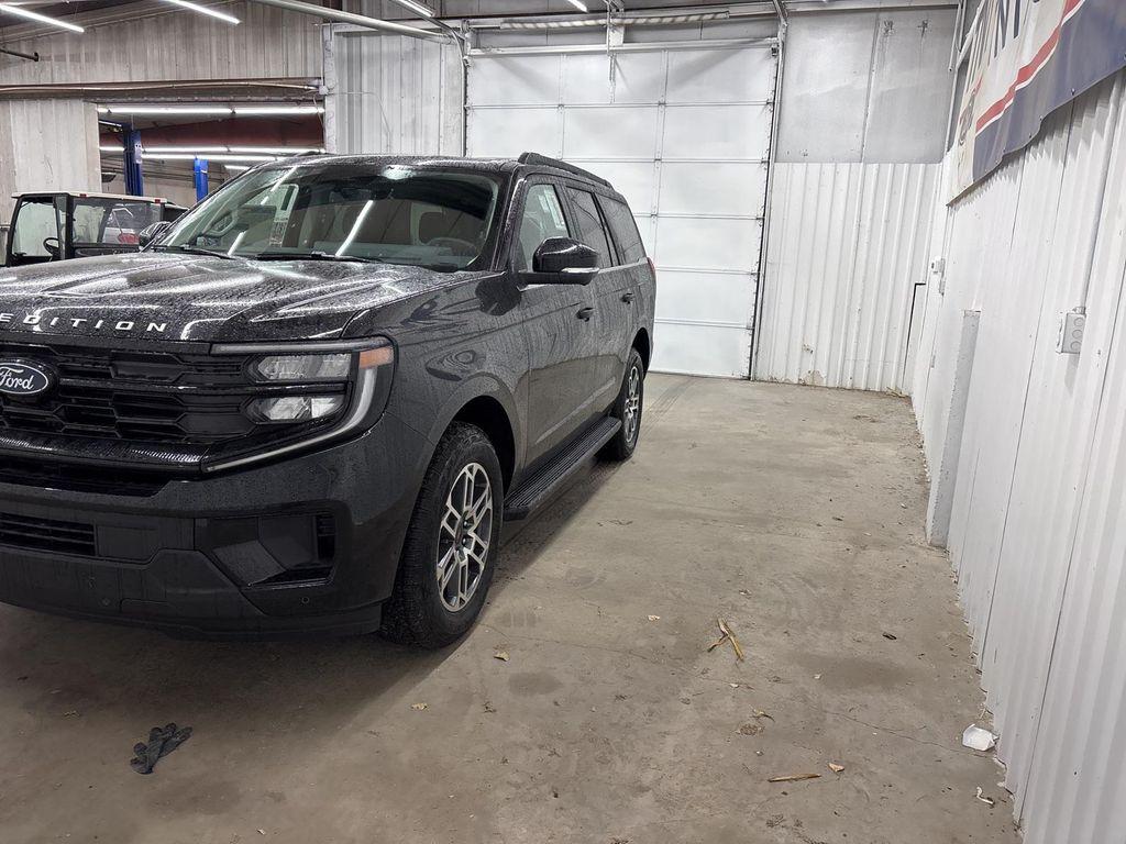 new 2025 Ford Expedition car, priced at $70,788