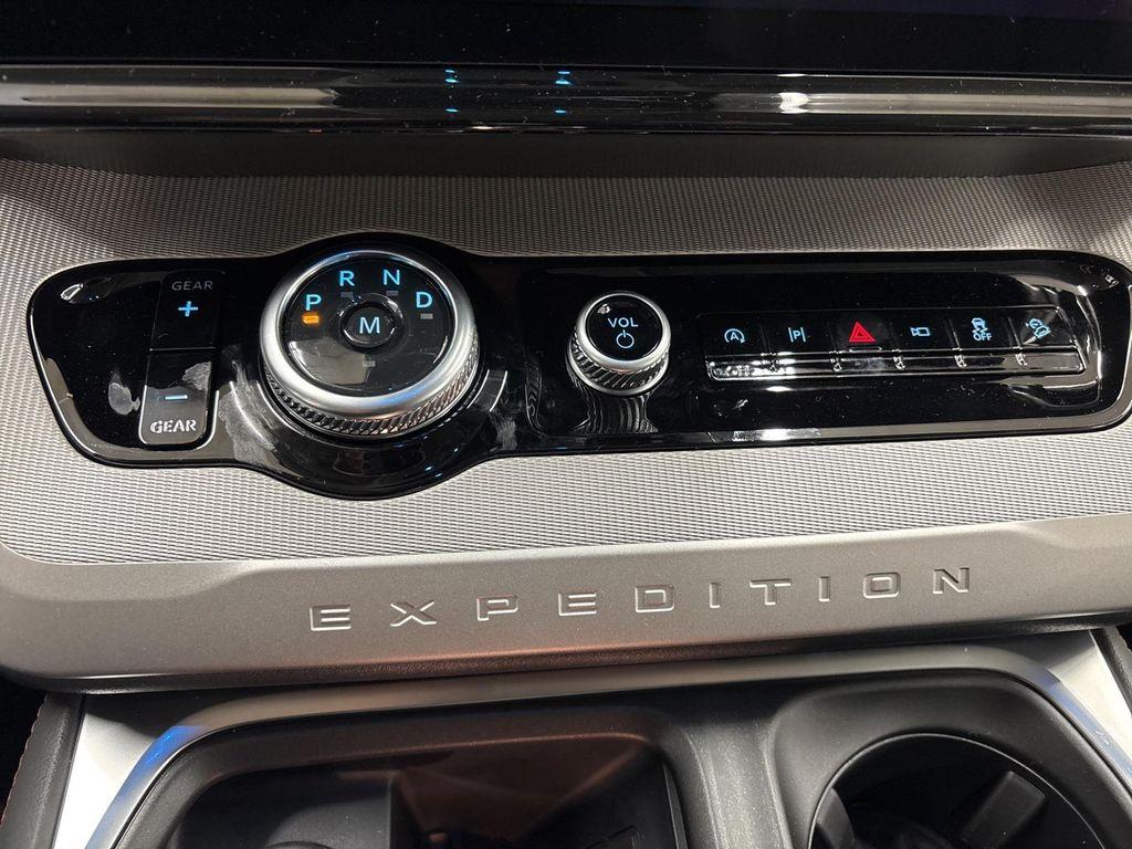 new 2025 Ford Expedition car, priced at $70,788