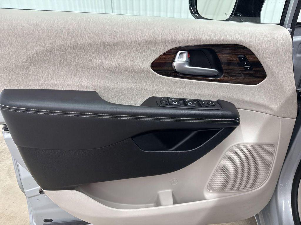 used 2024 Chrysler Pacifica car, priced at $33,180