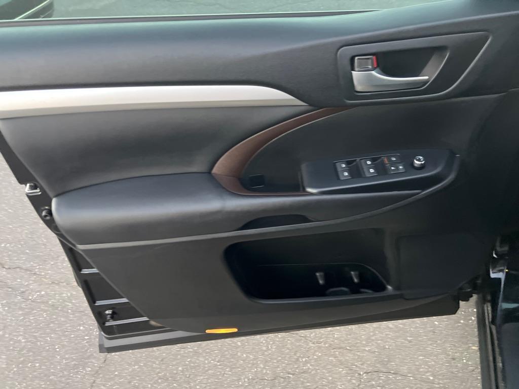 used 2017 Toyota Highlander car, priced at $18,995