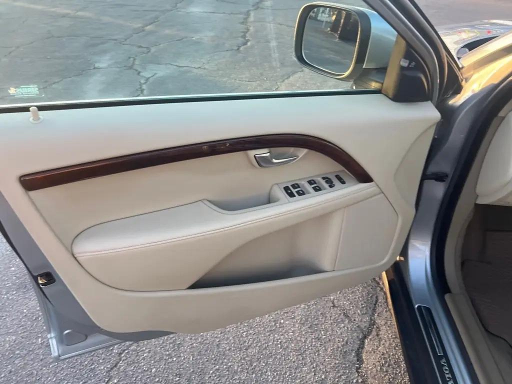 used 2013 Volvo XC70 car, priced at $12,795