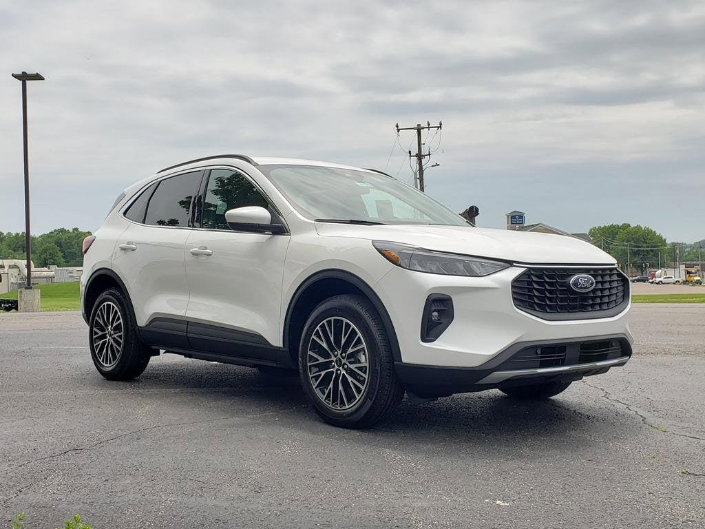 new 2025 Ford Escape car, priced at $32,050