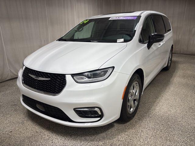 used 2024 Chrysler Pacifica car, priced at $33,341
