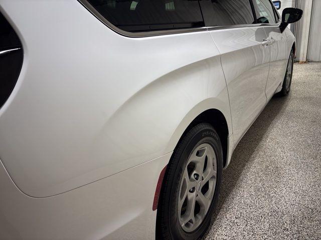 used 2024 Chrysler Pacifica car, priced at $33,341