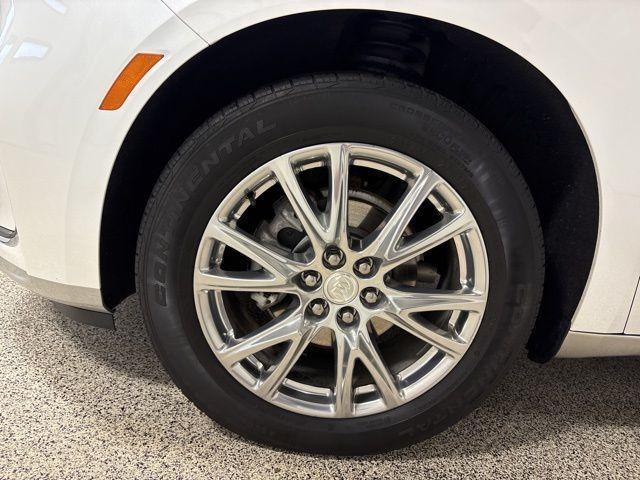 2022 White Frost Tri-Coat Buick Enclave