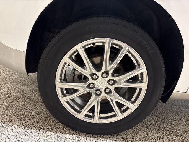 2022 White Frost Tri-Coat Buick Enclave