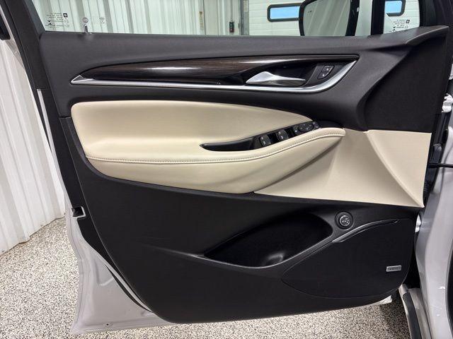 2022 White Frost Tri-Coat Buick Enclave