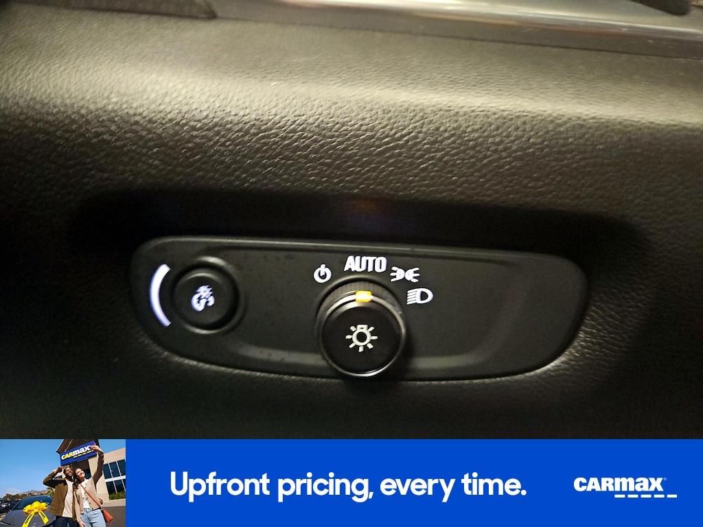 used 2022 Chevrolet Traverse car, priced at $32,998