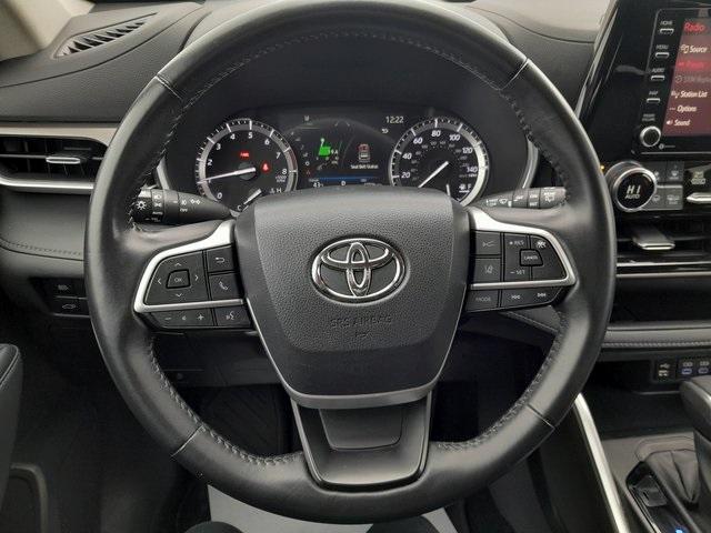 used 2022 Toyota Highlander car, priced at $32,536