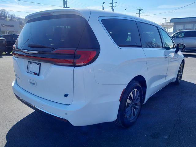 used 2024 Chrysler Pacifica Hybrid car, priced at $27,121