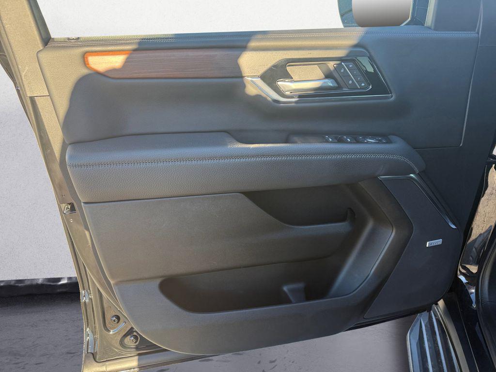 used 2025 GMC Yukon car, priced at $69,072