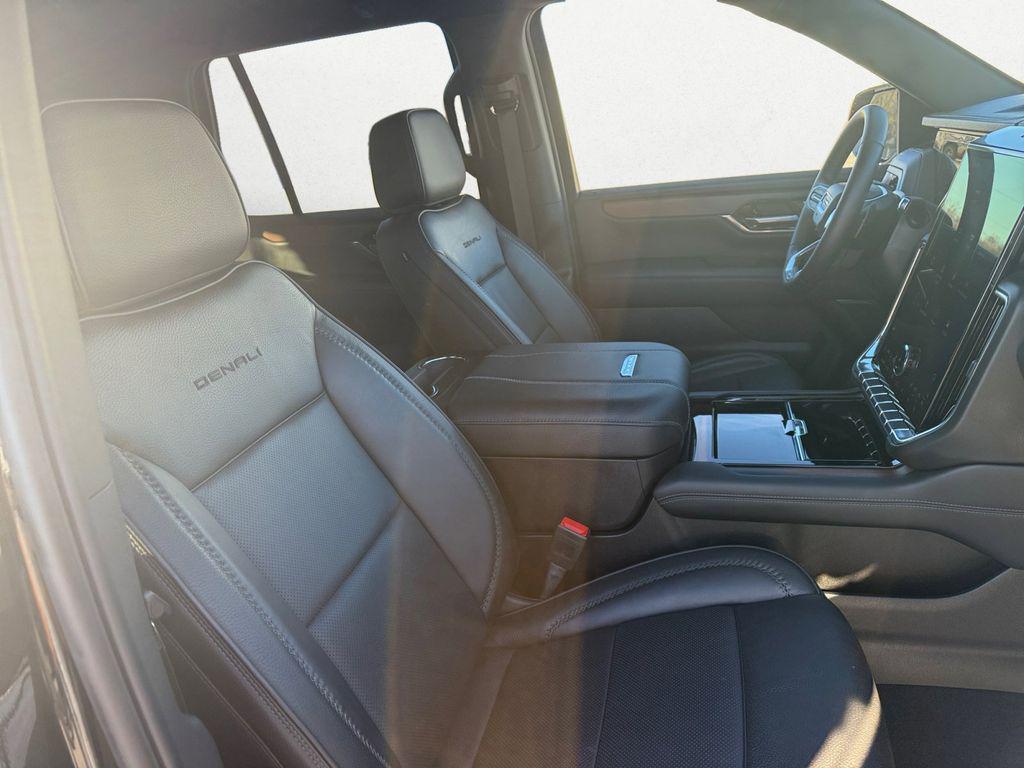 used 2025 GMC Yukon car, priced at $69,072