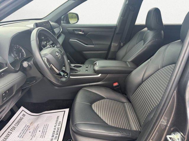 used 2023 Toyota Highlander car, priced at $37,477