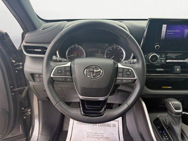 used 2023 Toyota Highlander car, priced at $37,477
