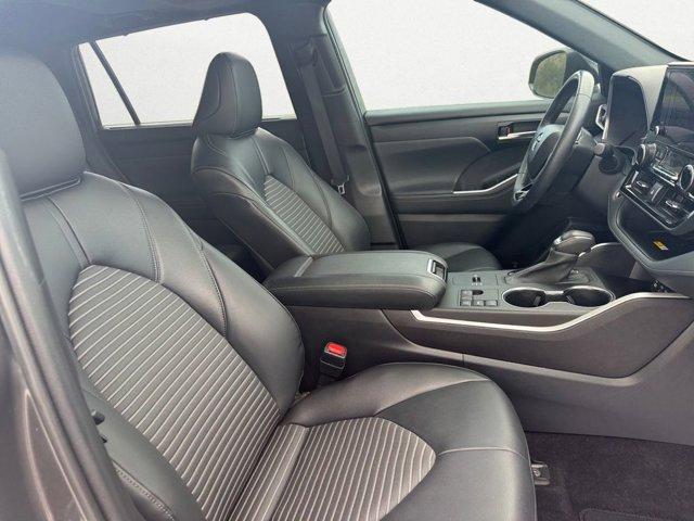 used 2023 Toyota Highlander car, priced at $37,477
