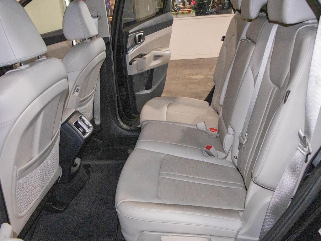 new 2025 Kia Sorento car, priced at $31,308