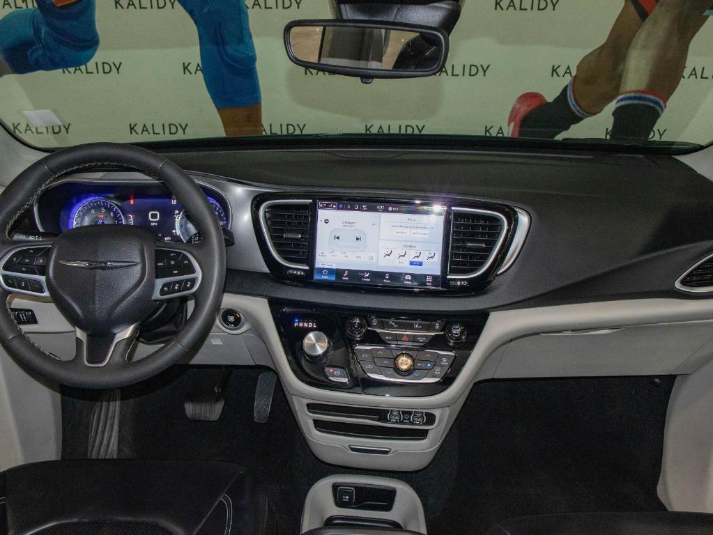 used 2023 Chrysler Pacifica car, priced at $23,000