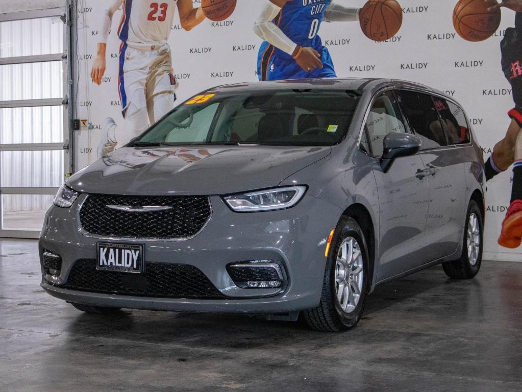 used 2023 Chrysler Pacifica car, priced at $23,000