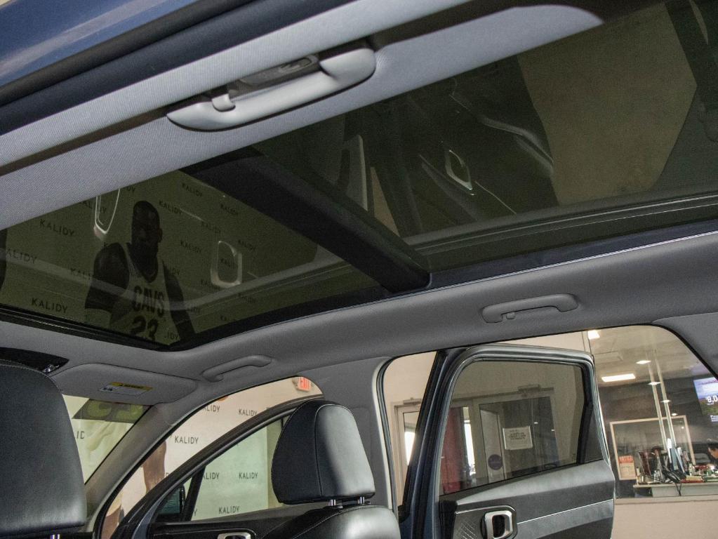 used 2025 Kia Sorento car, priced at $30,250