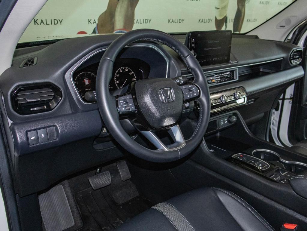 used 2025 Honda Pilot car, priced at $44,750