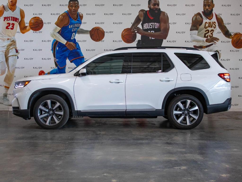 used 2025 Honda Pilot car, priced at $44,750
