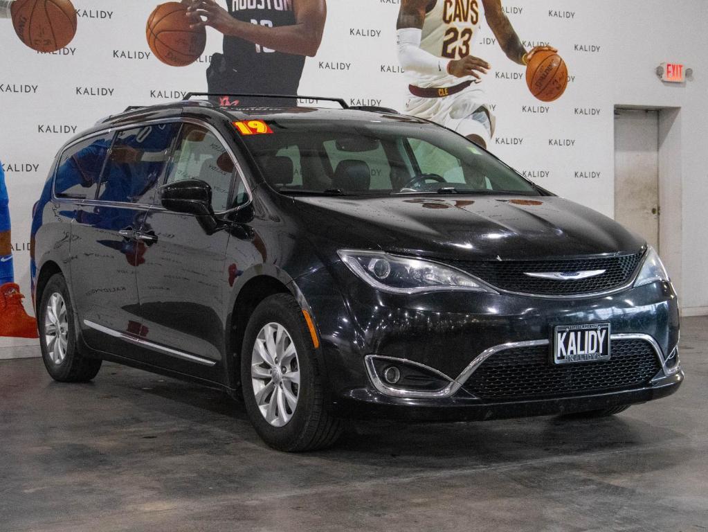 used 2019 Chrysler Pacifica car, priced at $11,000