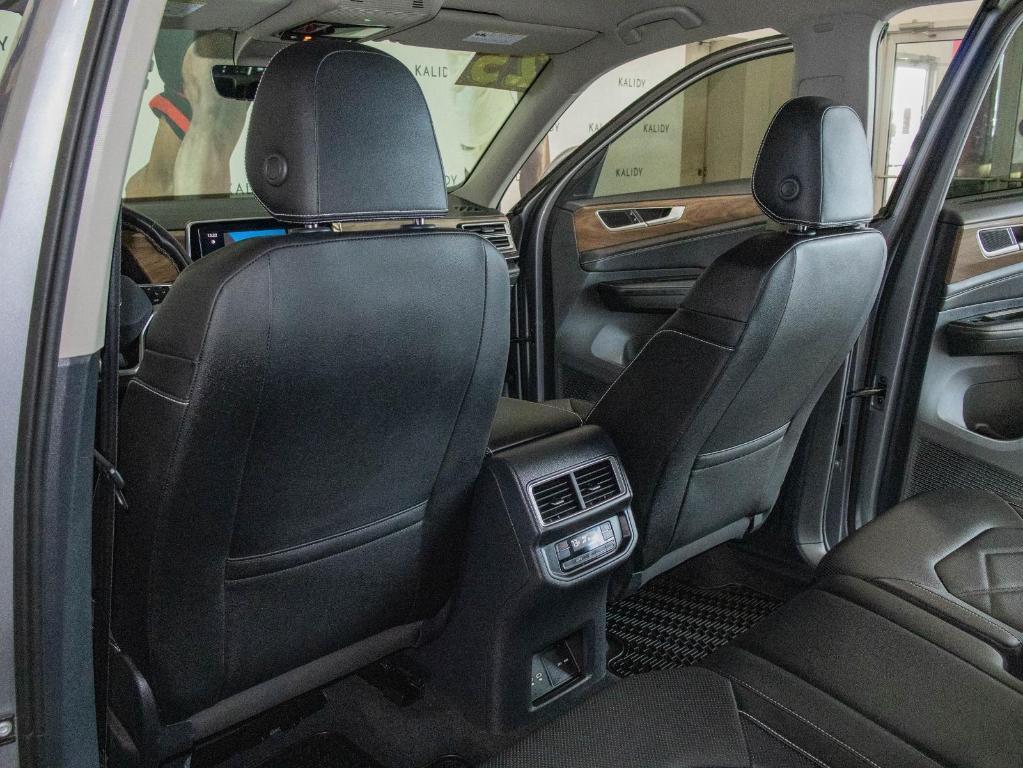 used 2025 Volkswagen Atlas car, priced at $35,250