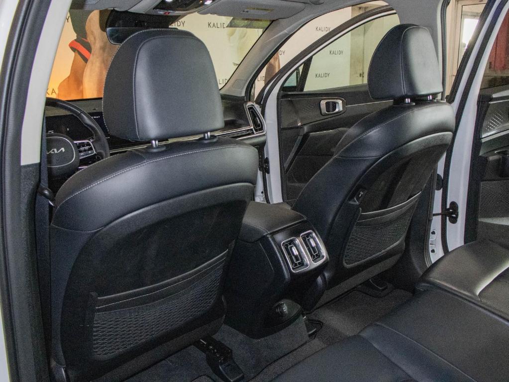 new 2025 Kia Sorento car, priced at $33,424