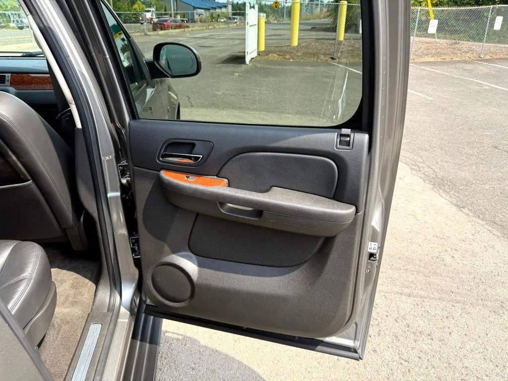 used 2008 Chevrolet Suburban car, priced at $11,000