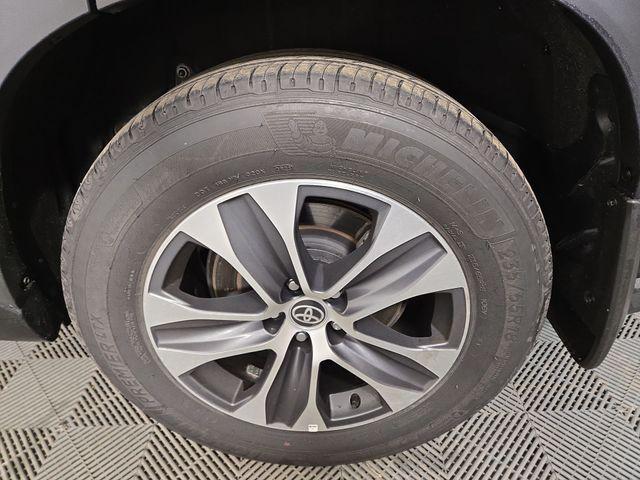 used 2025 Toyota Highlander car, priced at $43,676