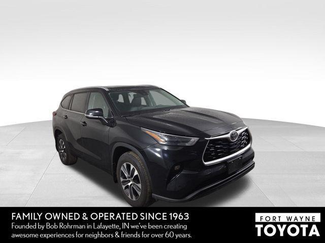 used 2025 Toyota Highlander car, priced at $43,676