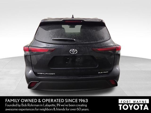 used 2025 Toyota Highlander car, priced at $43,676