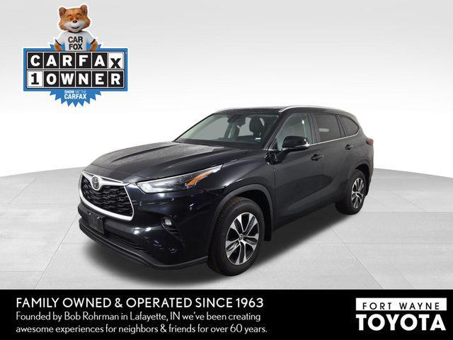 used 2025 Toyota Highlander car, priced at $43,676