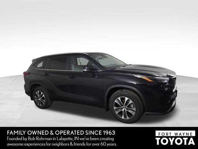 used 2025 Toyota Highlander car, priced at $43,676