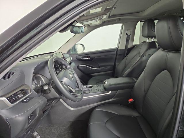 used 2025 Toyota Highlander car, priced at $43,676