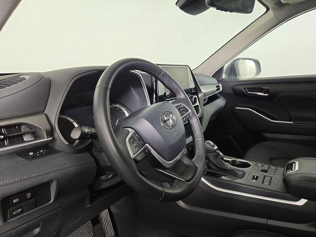 used 2025 Toyota Highlander car, priced at $43,676