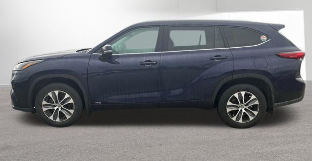 used 2022 Toyota Highlander Hybrid car, priced at $34,734