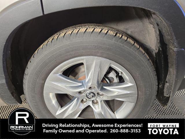 used 2016 Toyota Highlander car, priced at $22,359