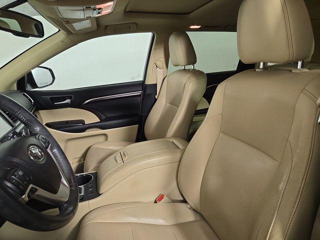 used 2016 Toyota Highlander car, priced at $22,359