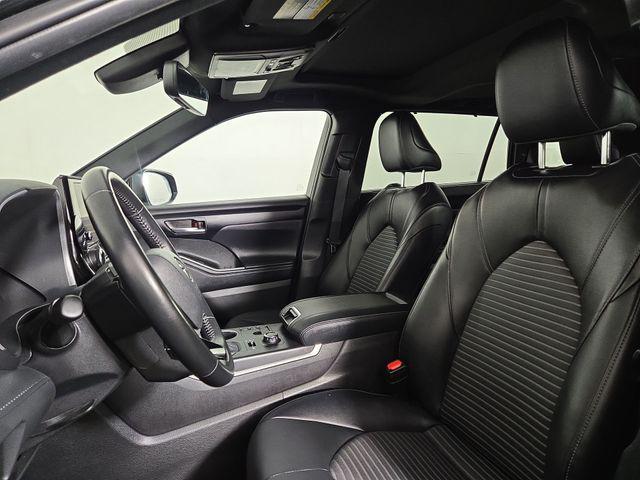 used 2025 Toyota Highlander car, priced at $43,535
