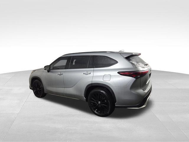 used 2024 Toyota Highlander car, priced at $37,911