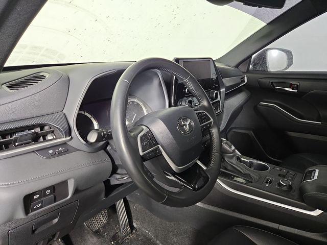used 2024 Toyota Highlander car, priced at $37,911