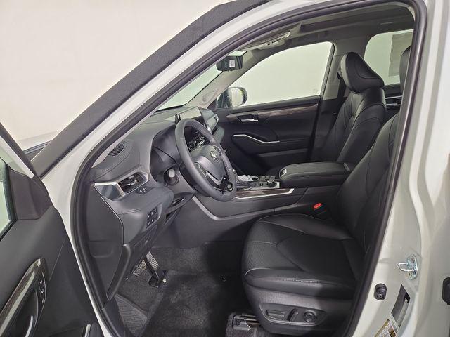 used 2025 Toyota Highlander car, priced at $52,143