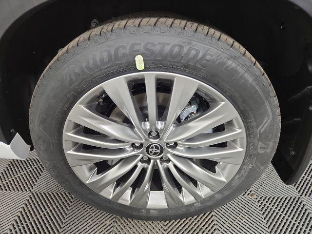 used 2025 Toyota Highlander car, priced at $52,143