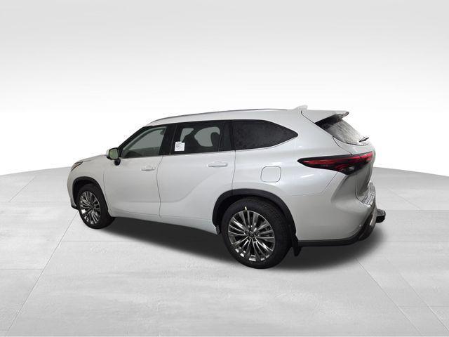 used 2025 Toyota Highlander car, priced at $52,143