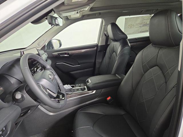 used 2025 Toyota Highlander car, priced at $52,143