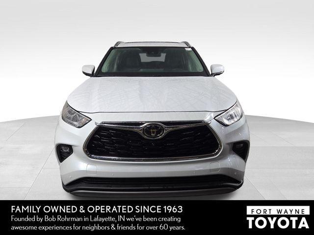 used 2025 Toyota Highlander car, priced at $52,143