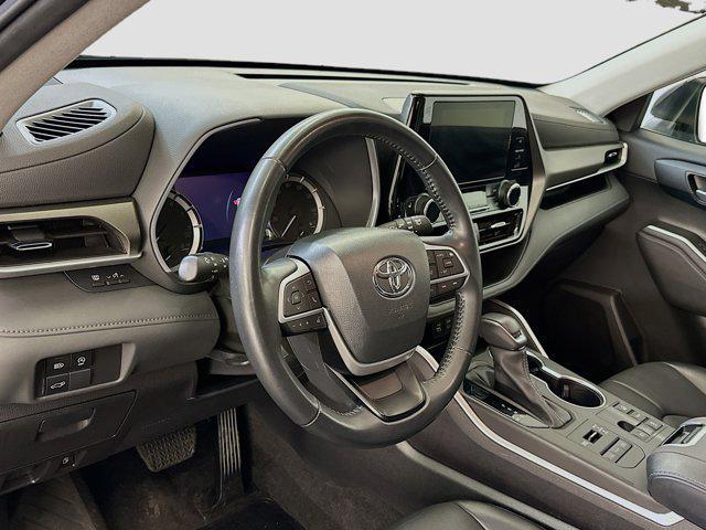 used 2023 Toyota Highlander car, priced at $34,547