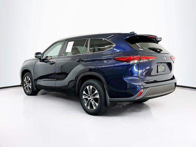 used 2023 Toyota Highlander car, priced at $34,547