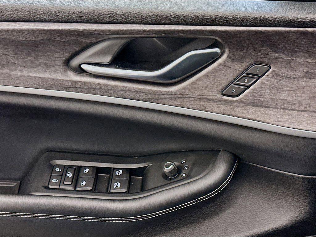 used 2023 Jeep Grand Cherokee L car, priced at $30,996